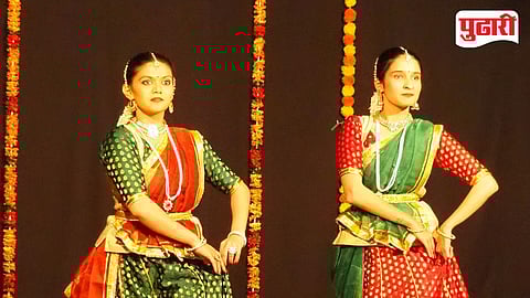 संगीतसंध्या मैफलीत कथक नृत्याविष्कार सादर करताना श्रुती जाधव आणि अंजना शुक्ला.