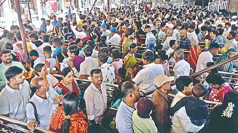 Lakhs of Devotees Begin New Year with Ambabai Darshan in Kolhapur