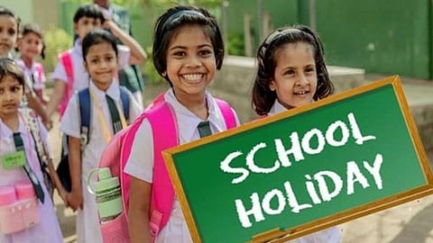 School Holidays | शाळांना वर्षातील तब्बल 100 दिवस सुट्टी; 220 दिवस अध्यापनाचा नियम कागदावरच