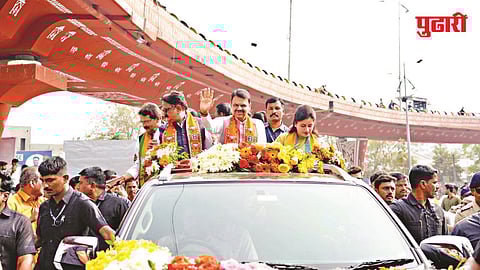 मुख्यमंत्री देवेंद्र फडणवीस यांनी रविवारी विदर्भात झंझावाती प्रचार केला. यावेळी त्यांनी अमरावती येथे रोड शो केला. त्यांच्यासोबत माजी खासदार नवनीत राणा याही उपस्थित होत्या.