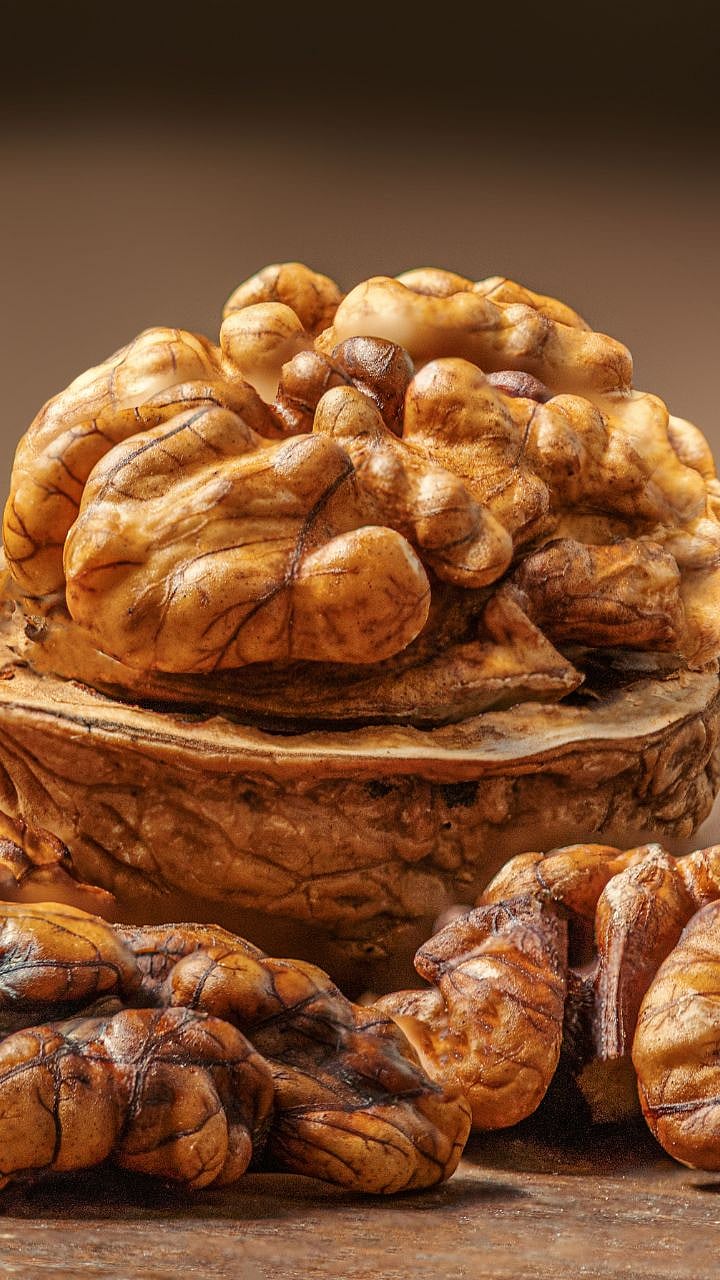 Walnuts: अक्रोड.. फक्त ड्रायफ्रुट नाही तर मन, मस्तिष्क स्थीर करणारं औषध