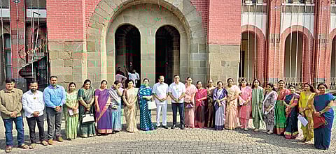 पुणे  : येथील विभागीय आयुक्त कार्यालयात नोंदणीसाठी गेलेले भाजपचे नगरसेवक व नगरसेविका.