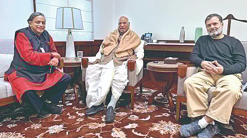 Shashi Tharoor Congress active