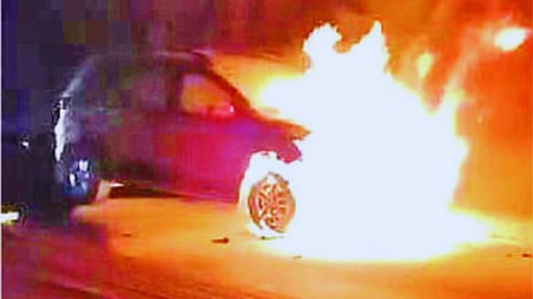 burning car in Beed