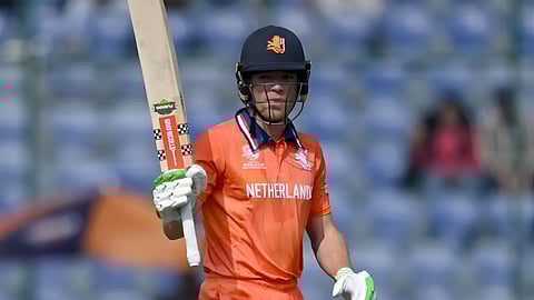 नेदरलँडच्‍या   बास डी लीडे याने ४८ चेंडूंत ७२ धावांची नाबाद आक्रमक खेळी केली. 