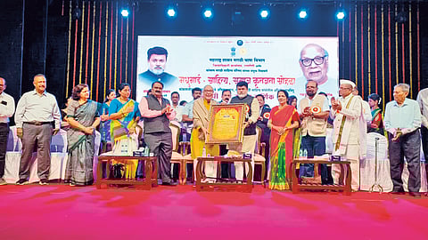 रत्नागिरीत पद्मश्री मधु मंगेश कर्णिक यांची प्रकट मुलाखतीत अपेक्षा