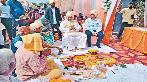  कुसरना गावात उभारण्यात येणार्‍या छत्रपती शिवाजी महाराज यांच्या 11 फुटी पुतळ्याचे आणि छत्रपती शिवाजी महाराज ज्ञानगंगा कौशल्य शिक्षण प्रशिक्षण केंद्राचे भूमिपूजन शनिवारी खासदार शाहू महाराज यांच्या हस्ते झाले.