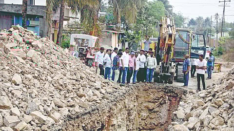 Sangli News : पन्नास टक्केही काम नाही; 140 कोटी दिले