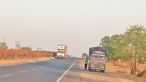 Tiger Game robbery Solapur Dhule highway