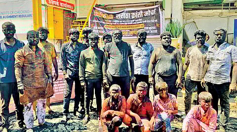 Solapur: मराठा युवकांनी साजरी केली काळी रंगपंचमी