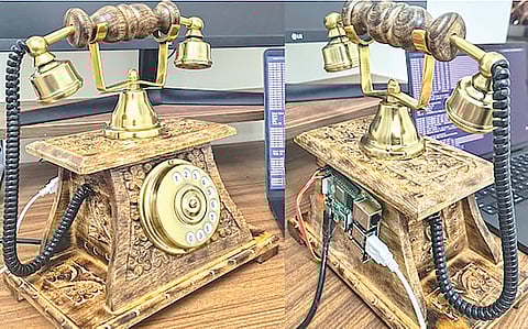 Old telephone AI assistant | 