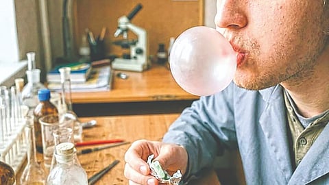 Chewing gum explosion incident |