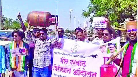 Gas Prices : गॅस दरवाढीविरोधात नूतन वसाहत येथे काँग्रेसचे आंदोलन