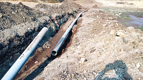 Satara News: किन्हईत वांगणा योजनेची पाईपलाईन फुटली