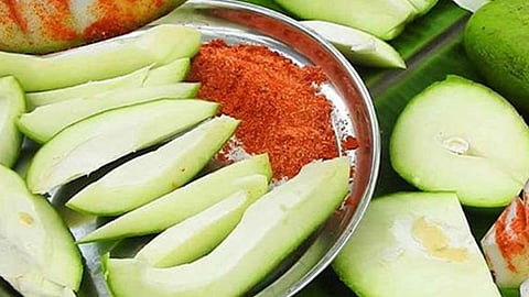 कैरी किंवा चिंचेचे नाव काढले तरी तोंडाला पाणी का सुटते? ही आहे मेंदूची किमया