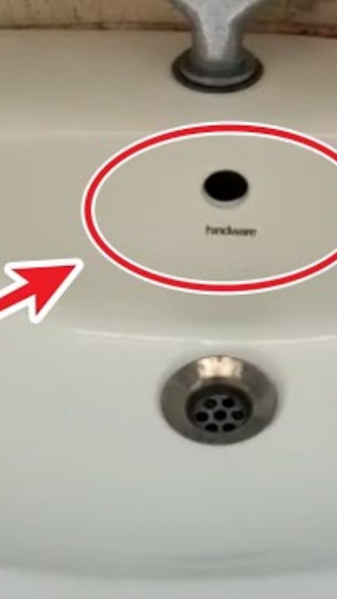 Interesting Facts : वॉश बेसिनमध्ये छोटे छिद्र का असते? रोज पाहता; पण नाव माहीत नसेल