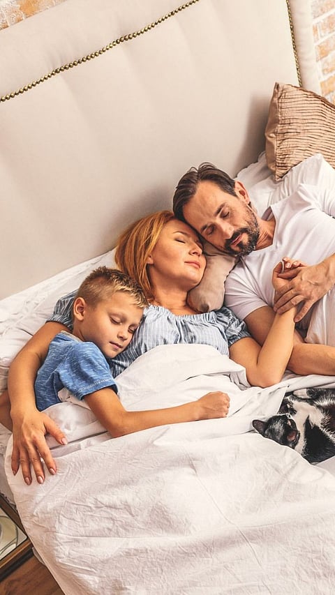 Sleep Health Tips : वयानुसार किती झोप आवश्यक आहे?