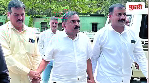 Ashok Kharat News | लैंगिक छळ प्रकरणी कॅप्टन खरातला क्राईम ब्रांचच्या बेड्या