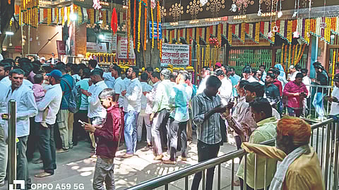 Swami Samarth: स्वामी समर्थ प्रकटदिनी लाखो भक्त ‌‘श्रीं‌’च्या चरणी नतमस्तक 