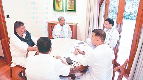 Randeep Singh Surjewala- Siddaramaiah meet