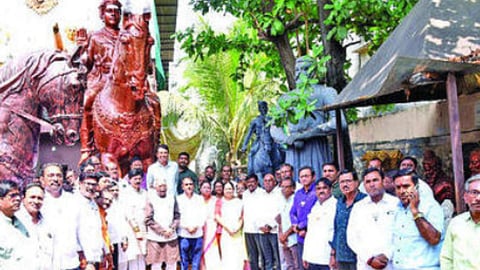 Mahatma Basaveshwar statue