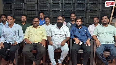 जामसंडे येथे आयोजित पत्रकार परिषदेत काका ढोके यांच्यासह आंबा उत्पादक शेतकरी   