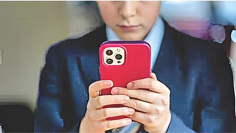 Dharur youth mobile addiction