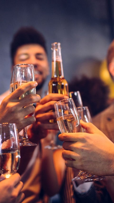 Alcohol Facts |"दारूचे दुष्परिणाम कमी करायचेत? तज्ज्ञांच्या या ४ सोप्‍या टिप्स फॉलो करा