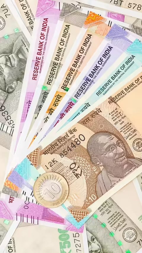 भारतीय चलनी नोटांवर वरच्या बाजूला का असतात A, B, C, D अशी अक्षरे?