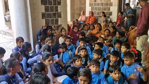 Jalgaon Collector Office Agitation