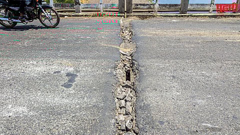 Vaitarna river bridge