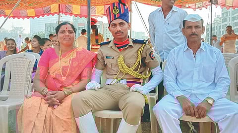 Karmala inspirational story: एका शपथेने बदलले नशीब अन्‌‍ मुलगा झाला पोलिस