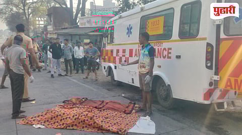 पायी चालणाऱ्या शाळा शिक्षिकेला अवजड आयवा ट्रकने चिरडले, शिक्षिकेचा दुर्दैवी मृत्यू