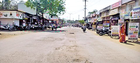 Mohol news: आधीच उन्हाळा, त्यात  विजेचा  लपंडाव 