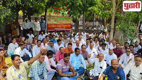 Jalgaon news: एकच मिशन, जुनी पेन्शन.., जळगाव जिल्हाधिकारी कार्यालय दणाणले; सरकारी कर्मचाऱ्यांचा बेमुदत संप