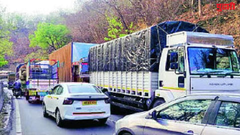 Ajintha Ghat traffic jam