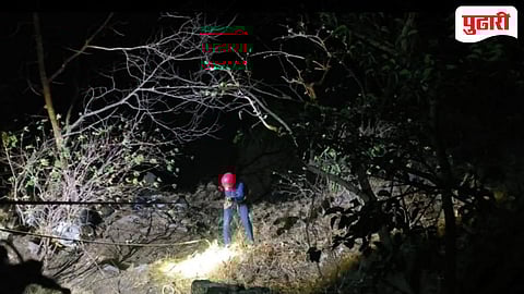 आंबेनळी घाटात भीषण दुर्घटना; ७०० फूट दरीत कोसळून दांपत्याचा मृत्यू, बचावकार्याला पावसाचा अडथळा