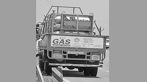 CNG gas leak : कंटेनरमधून सीएनजी गॅस गळती