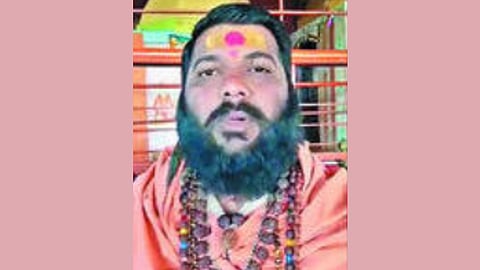 Nashik - धारणगाव खडक येथील भोंदू महेश काकडे अटकेत