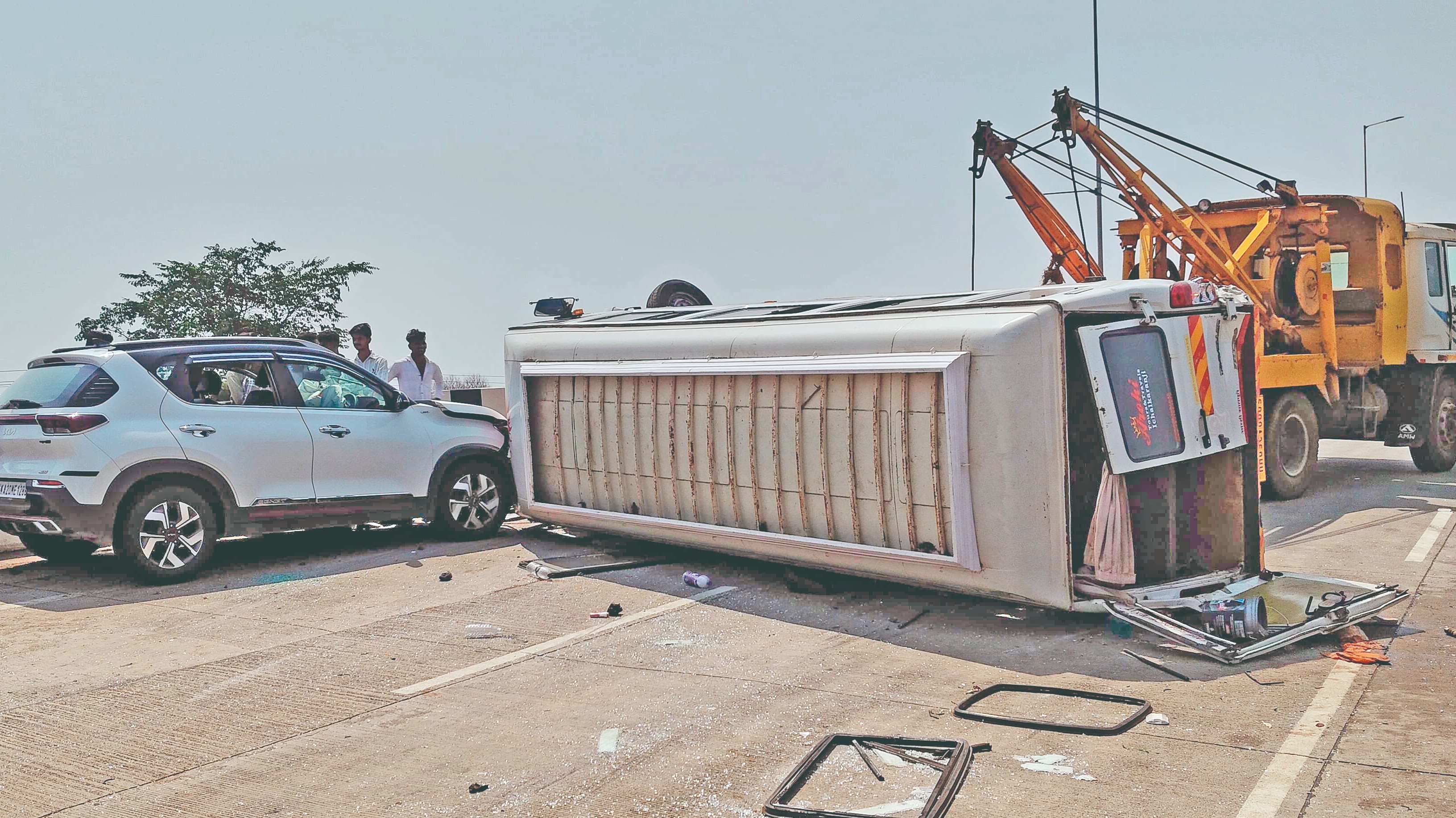 Belgaum Accident: कार- ट्रॅव्हलर अपघातात १९ जण जखमी