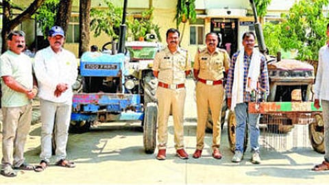 वाळू उपशावर कारवाई; २ ट्रॅक्टरसह १३ लाखांचा मुद्देमाल जप्त