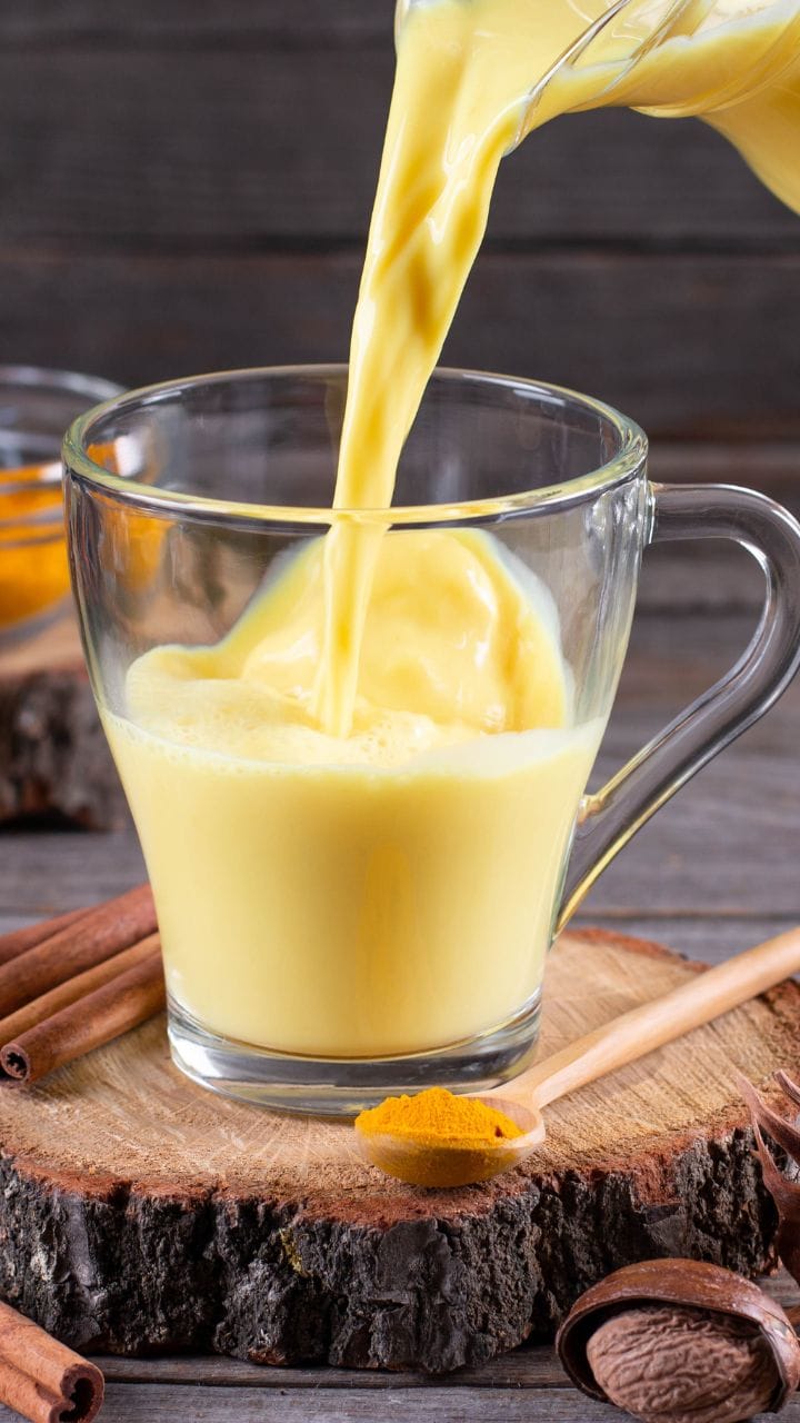 Turmeric Milk In Summer | पोटाची जळजळ की उष्णता? उन्हाळ्यात हळद-दूध ...