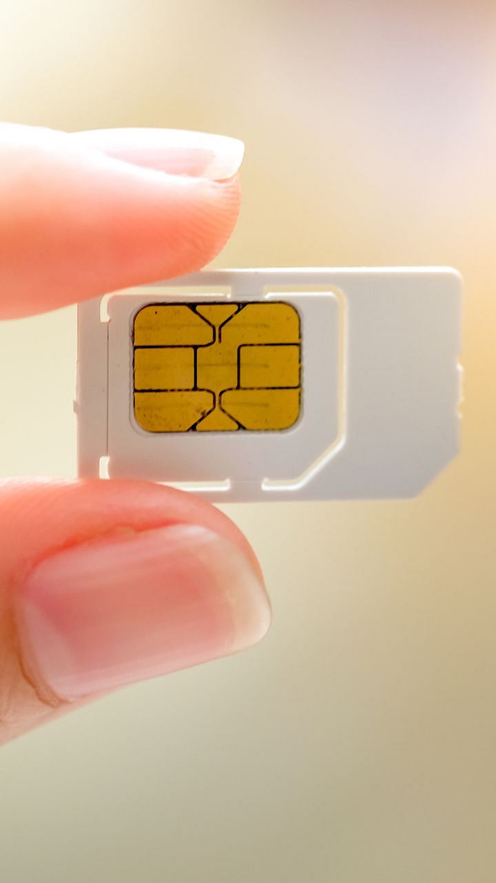 SIM कार्डचा एक कोपरा कापलेला का असतो?|Why Does a SIM Card Have a Cut ...