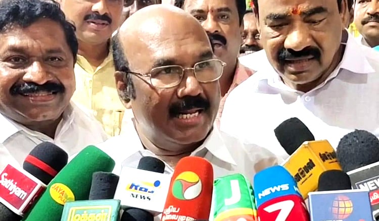 பெரியார் குறித்து சீமான் பேசுவதை நிறுத்திக் கொள்ள வேண்டும் - தொடர்ந்து பேசினால்... ஜெயக்குமார் Seeman should stop talking about Periyar - Jayakumar
