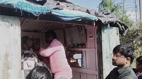 பட்டியலின இளைஞர்களுக்கு முடி  திருத்தம் செய்த  போது 