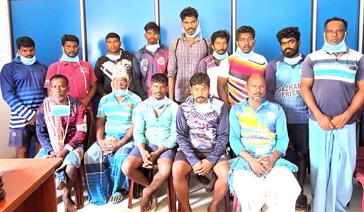 இலங்கை: காரைக்கால் பகுதியைச் சேர்ந்த 15 மீனவர்கள் கைது | 15 fishermen arrested by Srilankan Marines in Karaikal