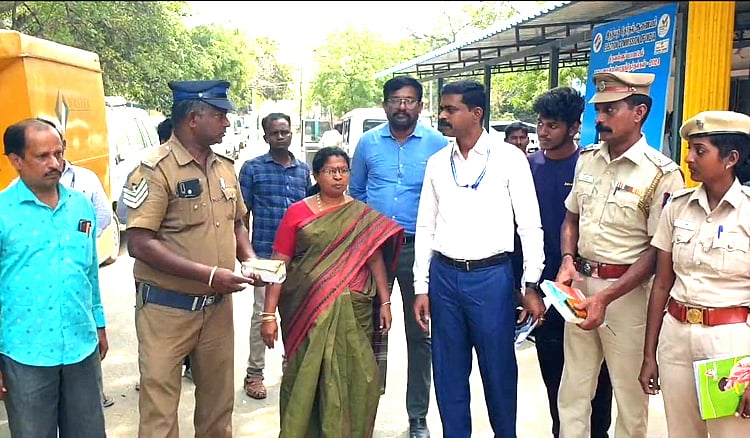 பறக்கும் படை சோதனையில் சிக்கிய ரூ.1 கோடி – ஆவணங்கள் இல்லாததால் பறிமுதல் | Rs 1 crore caught in flying squad raid seized at Poonamallee