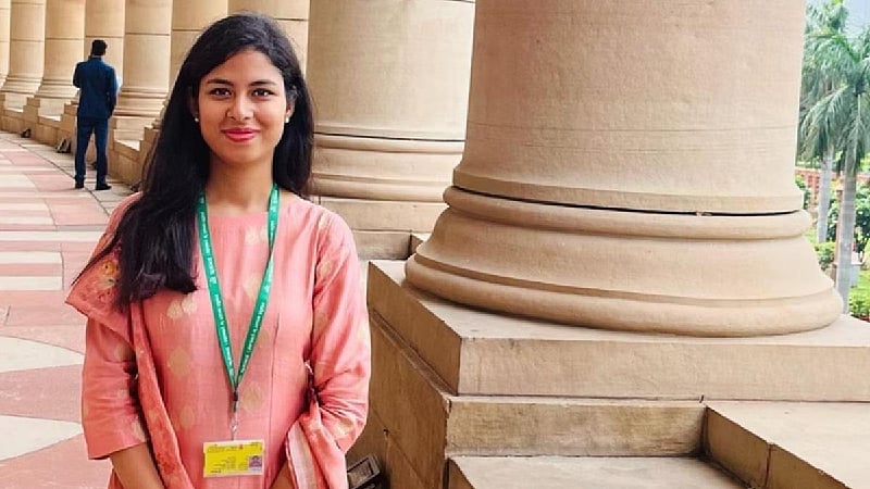 22 வயதில் UPSC தேர்வில் தேர்ச்சி - இளம்வயது IAS ஆன உ.பி பெண் | Ananya singh became India's youngest woman IAS officer at just 22