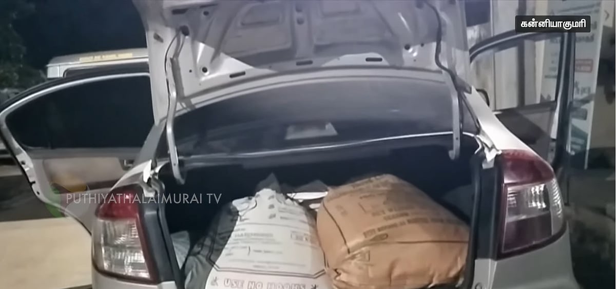 Ration rice to be smuggled to Kerala was seized during the vehicle search | கேரளாவுக்கு கடத்தப்பட இருந்த ரேஷன் அரிசி பறிமுதல்