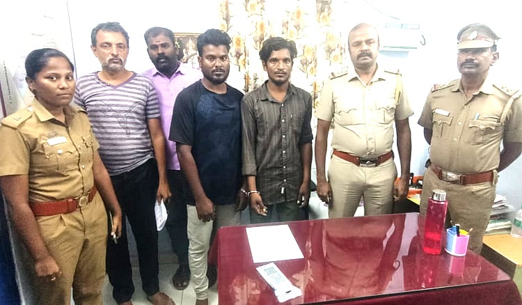 சென்னை: கத்தியைக் காட்டி மிரட்டி வழிப்பறியில் ஈடுபட்டதாக இருவர் கைது | Two arrested in chennai for involvement in robbery 